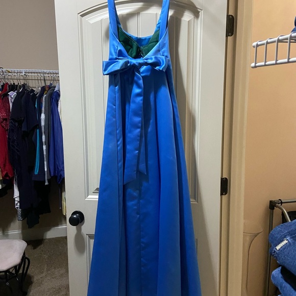 Long Gown size 7-8 - Picture 2 of 4